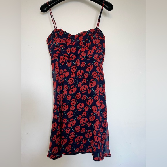 Charlotte Ronson Dresses & Skirts - CHARLOTTE RONSON SIZE 0 pre-loved silk rose print mini dress 🌹
